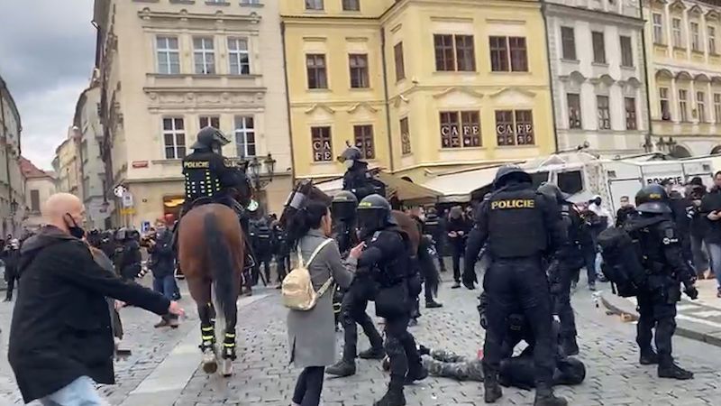 GIBS: Říjnový zásah na protirouškové demonstraci v Praze byl v pořádku